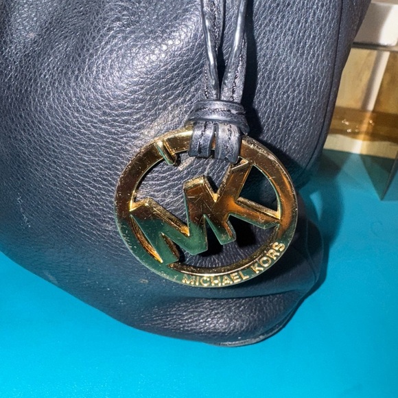 Michael Kors Frankie Bucket Bag - Picture 2 of 8